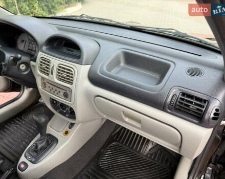 Черный Рено Клио, объемом двигателя 1.4 л и пробегом 210 тыс. км за 3999 $, фото 47 на Automoto.ua