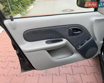 Черный Рено Клио, объемом двигателя 1.4 л и пробегом 210 тыс. км за 3999 $, фото 38 на Automoto.ua