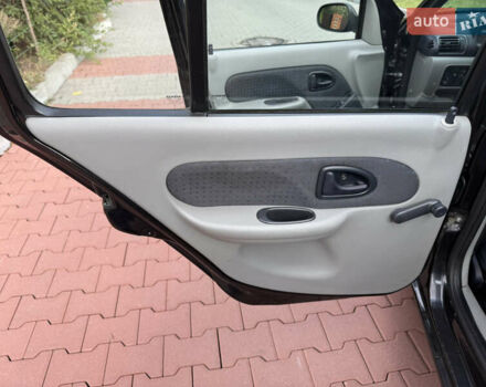 Черный Рено Клио, объемом двигателя 1.4 л и пробегом 210 тыс. км за 3999 $, фото 43 на Automoto.ua