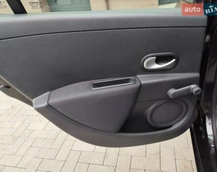 Черный Рено Клио, объемом двигателя 1.1 л и пробегом 222 тыс. км за 4699 $, фото 17 на Automoto.ua