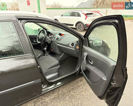 Чорний Рено Кліо, об'ємом двигуна 1.6 л та пробігом 191 тис. км за 5390 $, фото 17 на Automoto.ua