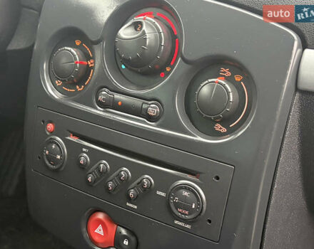 Чорний Рено Кліо, об'ємом двигуна 1.6 л та пробігом 191 тис. км за 5390 $, фото 19 на Automoto.ua