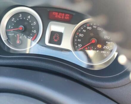 Черный Рено Клио, объемом двигателя 1.1 л и пробегом 220 тыс. км за 5000 $, фото 2 на Automoto.ua