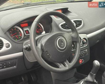 Чорний Рено Кліо, об'ємом двигуна 1.6 л та пробігом 191 тис. км за 5390 $, фото 3 на Automoto.ua