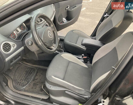 Рено Клио 2011 в Киеве на Automoto.ua Черный Рено Клио, объемом двигателя 1.5 л и пробегом 217 тыс. км за 5800 $, фото 12 на Automoto.ua