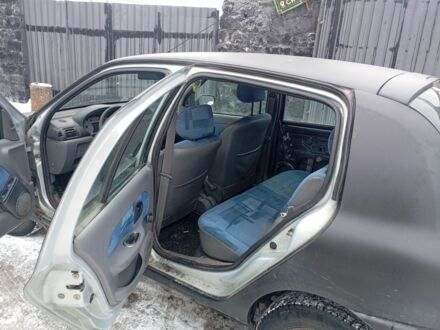 Черный Рено Клио, объемом двигателя 0 л и пробегом 200 тыс. км за 900 $, фото 1 на Automoto.ua