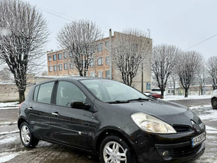 Черный Рено Клио, объемом двигателя 1.6 л и пробегом 221 тыс. км за 5500 $, фото 1 на Automoto.ua