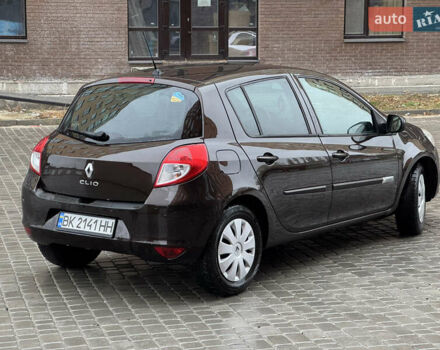 Коричневый Рено Клио, объемом двигателя 1.6 л и пробегом 147 тыс. км за 5300 $, фото 3 на Automoto.ua
