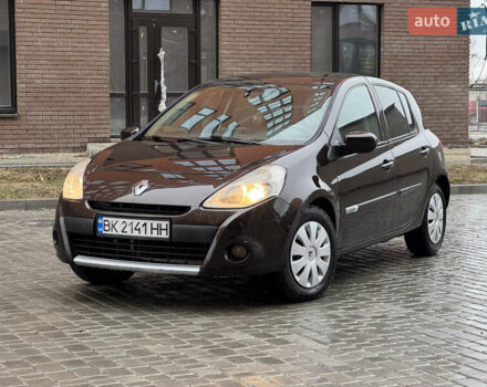 Коричневый Рено Клио, объемом двигателя 1.6 л и пробегом 147 тыс. км за 5300 $, фото 1 на Automoto.ua