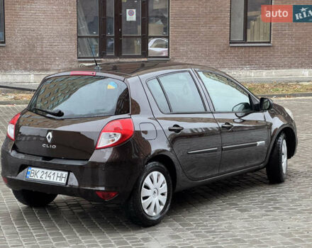 Коричневый Рено Клио, объемом двигателя 1.6 л и пробегом 147 тыс. км за 5300 $, фото 2 на Automoto.ua