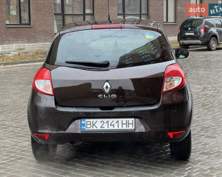 Коричневый Рено Клио, объемом двигателя 1.6 л и пробегом 147 тыс. км за 5300 $, фото 4 на Automoto.ua