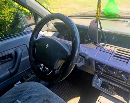 Рено Клио 1997 в Изюме на Automoto.ua Красный Рено Клио, объемом двигателя 1.4 л и пробегом 386 тыс. км за 500 $, фото 3 на Automoto.ua