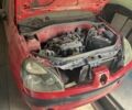 Красный Рено Клио, объемом двигателя 1.2 л и пробегом 300 тыс. км за 799 $, фото 1 на Automoto.ua