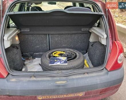Красный Рено Клио, объемом двигателя 1.39 л и пробегом 997 тыс. км за 3800 $, фото 5 на Automoto.ua