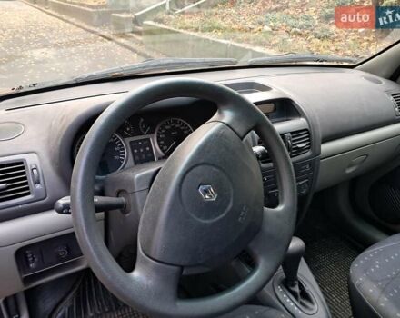 Красный Рено Клио, объемом двигателя 1.39 л и пробегом 997 тыс. км за 3800 $, фото 9 на Automoto.ua