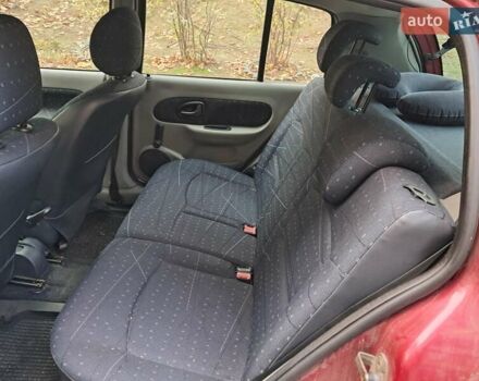 Красный Рено Клио, объемом двигателя 1.39 л и пробегом 997 тыс. км за 3800 $, фото 7 на Automoto.ua