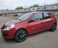 Красный Рено Клио, объемом двигателя 1.4 л и пробегом 228 тыс. км за 3900 $, фото 1 на Automoto.ua