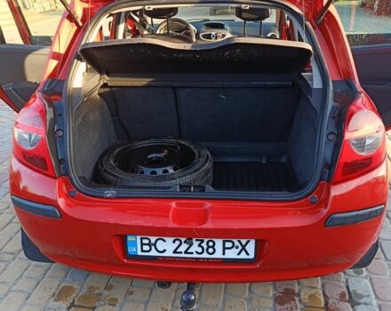 Красный Рено Клио, объемом двигателя 1.1 л и пробегом 235 тыс. км за 3500 $, фото 6 на Automoto.ua