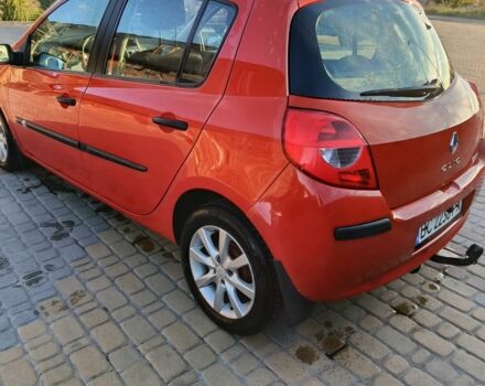 Красный Рено Клио, объемом двигателя 1.1 л и пробегом 235 тыс. км за 3500 $, фото 2 на Automoto.ua