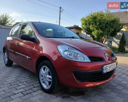 Красный Рено Клио, объемом двигателя 1.15 л и пробегом 190 тыс. км за 3800 $, фото 6 на Automoto.ua