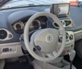 Красный Рено Клио, объемом двигателя 1.6 л и пробегом 145 тыс. км за 5999 $, фото 9 на Automoto.ua