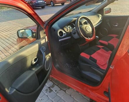 Красный Рено Клио, объемом двигателя 1.1 л и пробегом 235 тыс. км за 3500 $, фото 3 на Automoto.ua