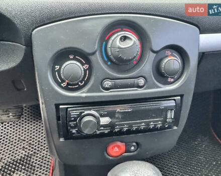 Червоний Рено Кліо, об'ємом двигуна 1.6 л та пробігом 212 тис. км за 4500 $, фото 14 на Automoto.ua