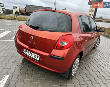 Красный Рено Клио, объемом двигателя 1.6 л и пробегом 212 тыс. км за 4600 $, фото 3 на Automoto.ua