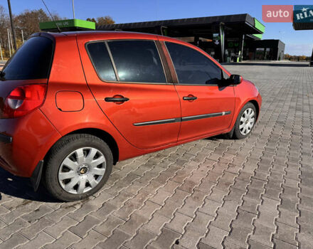 Рено Клио 2007 в Виннице на Automoto.ua Красный Рено Клио, объемом двигателя 1.6 л и пробегом 212 тыс. км за 4999 $, фото 4 на Automoto.ua