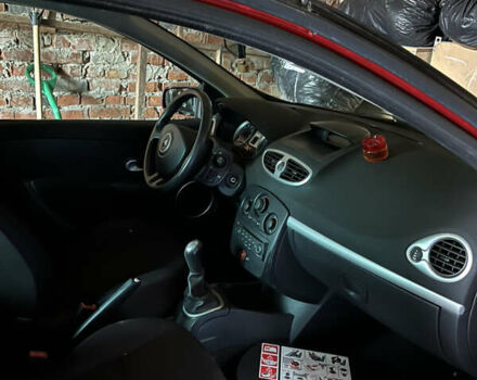 Красный Рено Клио, объемом двигателя 1.15 л и пробегом 92 тыс. км за 2000 $, фото 14 на Automoto.ua