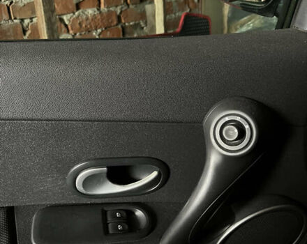 Красный Рено Клио, объемом двигателя 1.15 л и пробегом 92 тыс. км за 2000 $, фото 20 на Automoto.ua