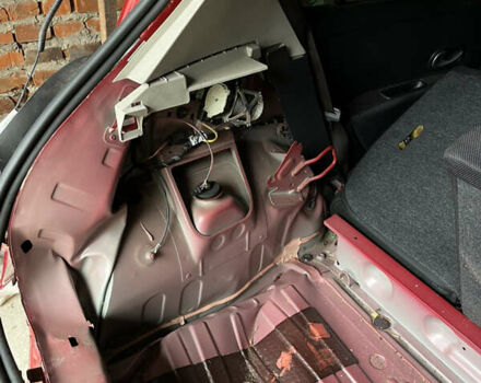 Красный Рено Клио, объемом двигателя 1.15 л и пробегом 92 тыс. км за 2000 $, фото 8 на Automoto.ua