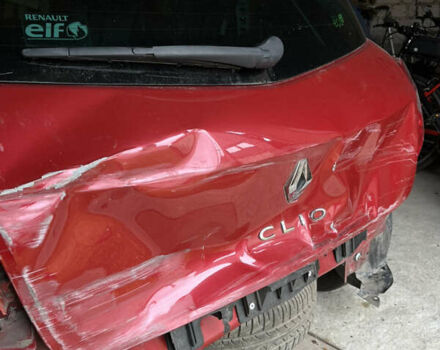 Красный Рено Клио, объемом двигателя 1.15 л и пробегом 92 тыс. км за 2000 $, фото 10 на Automoto.ua