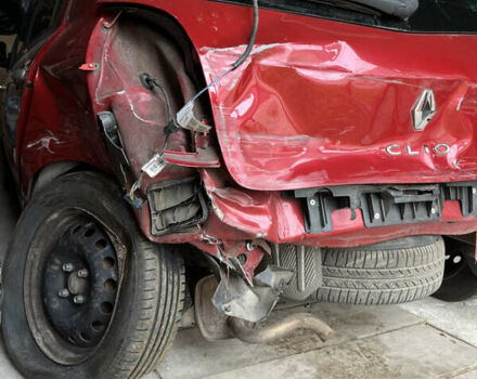 Красный Рено Клио, объемом двигателя 1.15 л и пробегом 92 тыс. км за 2000 $, фото 26 на Automoto.ua