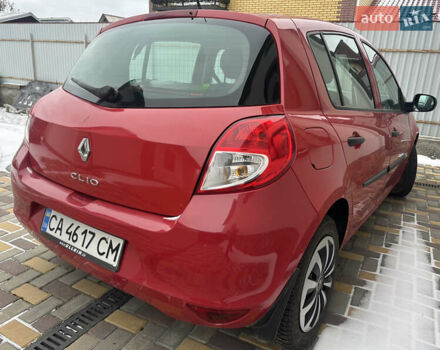 Красный Рено Клио, объемом двигателя 1.2 л и пробегом 212 тыс. км за 3950 $, фото 2 на Automoto.ua