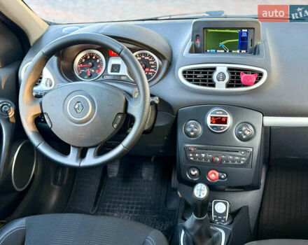 Красный Рено Клио, объемом двигателя 1.2 л и пробегом 209 тыс. км за 6900 $, фото 50 на Automoto.ua