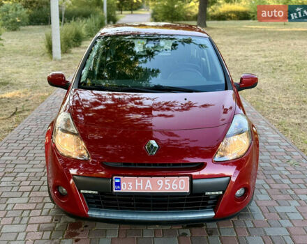 Красный Рено Клио, объемом двигателя 1.2 л и пробегом 209 тыс. км за 6900 $, фото 5 на Automoto.ua