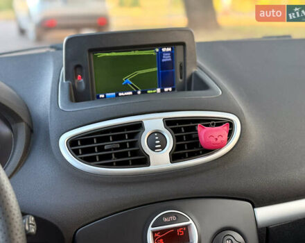 Красный Рено Клио, объемом двигателя 1.2 л и пробегом 209 тыс. км за 6900 $, фото 53 на Automoto.ua