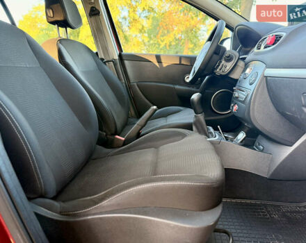 Красный Рено Клио, объемом двигателя 1.2 л и пробегом 209 тыс. км за 6900 $, фото 27 на Automoto.ua