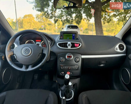 Красный Рено Клио, объемом двигателя 1.2 л и пробегом 209 тыс. км за 6900 $, фото 47 на Automoto.ua