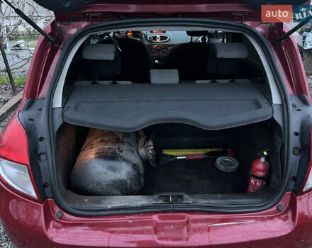 Красный Рено Клио, объемом двигателя 1.2 л и пробегом 221 тыс. км за 4500 $, фото 6 на Automoto.ua