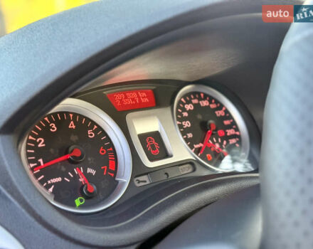 Красный Рено Клио, объемом двигателя 1.2 л и пробегом 209 тыс. км за 6900 $, фото 39 на Automoto.ua