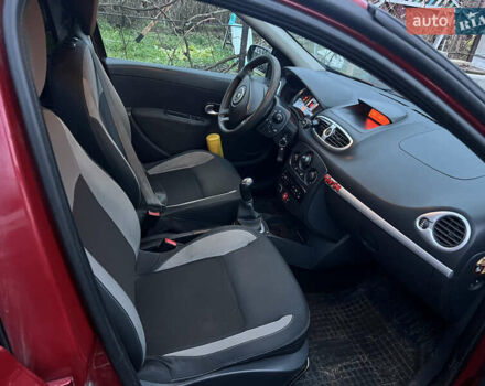 Красный Рено Клио, объемом двигателя 1.2 л и пробегом 221 тыс. км за 4500 $, фото 7 на Automoto.ua