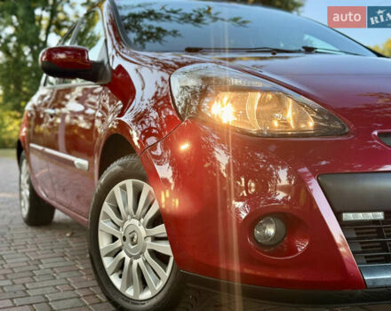 Красный Рено Клио, объемом двигателя 1.2 л и пробегом 209 тыс. км за 6900 $, фото 11 на Automoto.ua