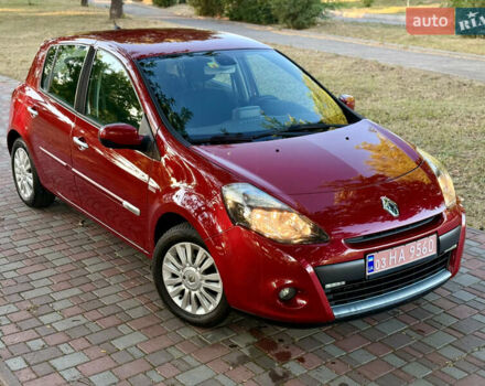 Красный Рено Клио, объемом двигателя 1.2 л и пробегом 209 тыс. км за 6900 $, фото 8 на Automoto.ua