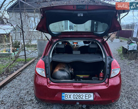 Красный Рено Клио, объемом двигателя 1.2 л и пробегом 221 тыс. км за 4500 $, фото 5 на Automoto.ua