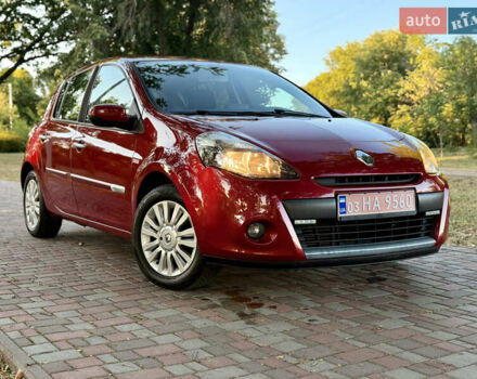 Красный Рено Клио, объемом двигателя 1.2 л и пробегом 209 тыс. км за 6900 $, фото 9 на Automoto.ua