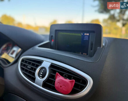 Красный Рено Клио, объемом двигателя 1.2 л и пробегом 209 тыс. км за 6900 $, фото 31 на Automoto.ua