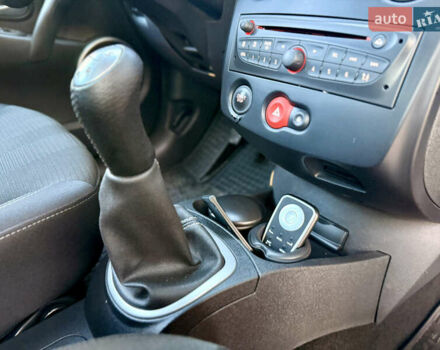 Красный Рено Клио, объемом двигателя 1.2 л и пробегом 209 тыс. км за 6900 $, фото 33 на Automoto.ua