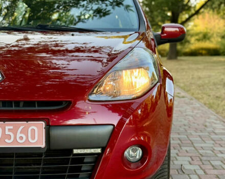 Красный Рено Клио, объемом двигателя 1.2 л и пробегом 209 тыс. км за 6900 $, фото 6 на Automoto.ua